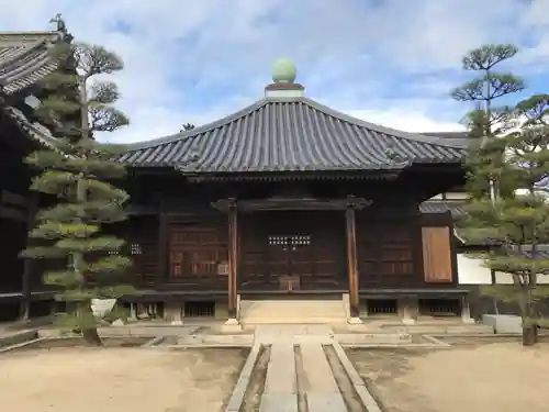 観龍寺の本殿