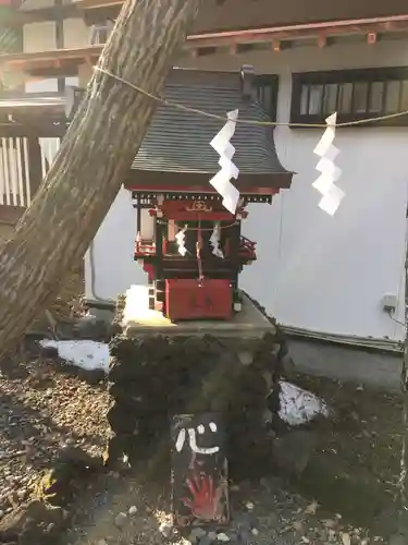 新屋山神社の末社・摂社