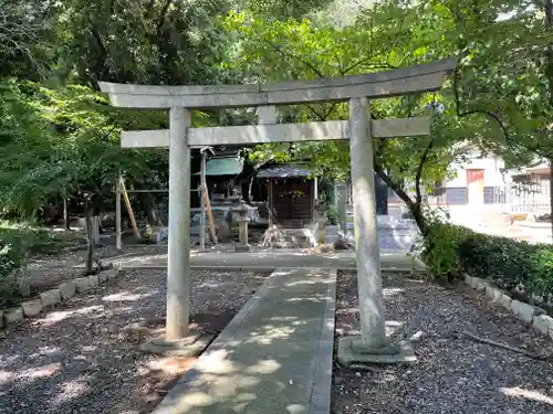 上地八幡宮の鳥居