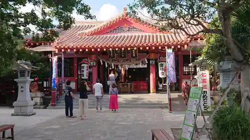 波上宮の本殿・本堂