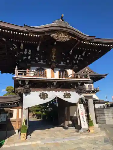 萬満寺の山門