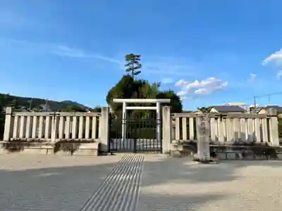 二条天皇　香隆寺陵の鳥居