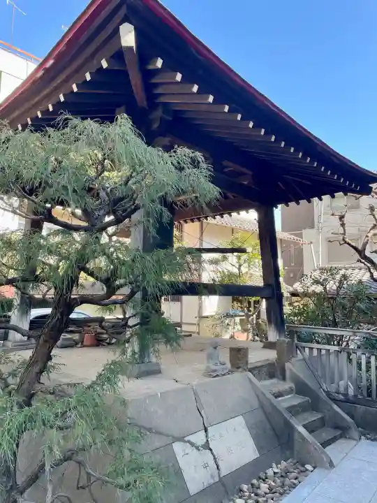 蓮慶寺の{uncategorized: "未分類", other: "その他", undefined: "問題あり", building: "その他建物", grave: "お墓", sacred_gate: "鳥居", guardian: "狛犬", statue: "像", buddha: "仏像", history: "歴史", nature: "自然", garden: "庭園", animal: "動物", pagoda: "塔", temizu: "手水舎", mountain_gate: "山門・神門", sanctuary: "本殿・本堂", subordinate: "末社・摂社", art: "芸術", scenery: "景色", jizo: "地蔵", ema: "絵馬", goshuin: "御朱印", omikuji: "おみくじ", items: "授与品その他", amulet: "お守り", goshuincho: "御朱印帳", eats: "食事", festival: "お祭り", votive_dance: "神楽", shichigosan: "七五三参", wedding: "結婚式", experience: "体験その他", initially: "初詣", around: "周辺", anti_infection: "感染症対策"}
