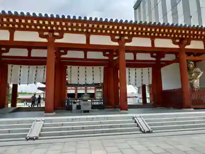 薬師寺の山門・神門