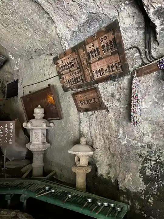 銭洗弁財天宇賀福神社(神奈川県)