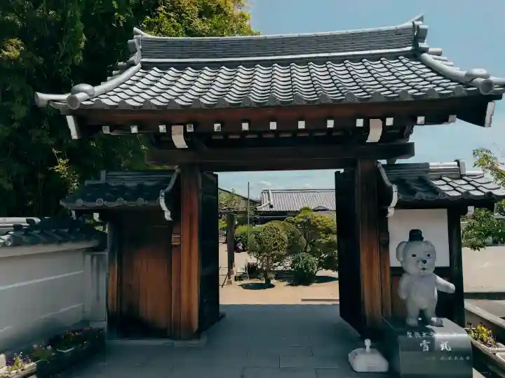 達磨寺の{uncategorized: "未分類", other: "その他", undefined: "問題あり", building: "その他建物", grave: "お墓", sacred_gate: "鳥居", guardian: "狛犬", statue: "像", buddha: "仏像", history: "歴史", nature: "自然", garden: "庭園", animal: "動物", pagoda: "塔", temizu: "手水舎", mountain_gate: "山門・神門", sanctuary: "本殿・本堂", subordinate: "末社・摂社", art: "芸術", scenery: "景色", jizo: "地蔵", ema: "絵馬", goshuin: "御朱印", omikuji: "おみくじ", items: "授与品その他", amulet: "お守り", goshuincho: "御朱印帳", eats: "食事", festival: "お祭り", votive_dance: "神楽", shichigosan: "七五三参", wedding: "結婚式", experience: "体験その他", initially: "初詣", around: "周辺", anti_infection: "感染症対策"}