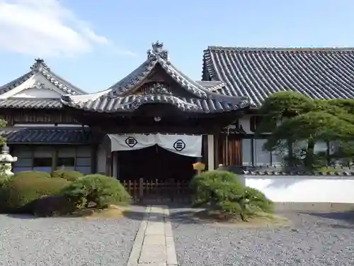 郷照寺の本殿