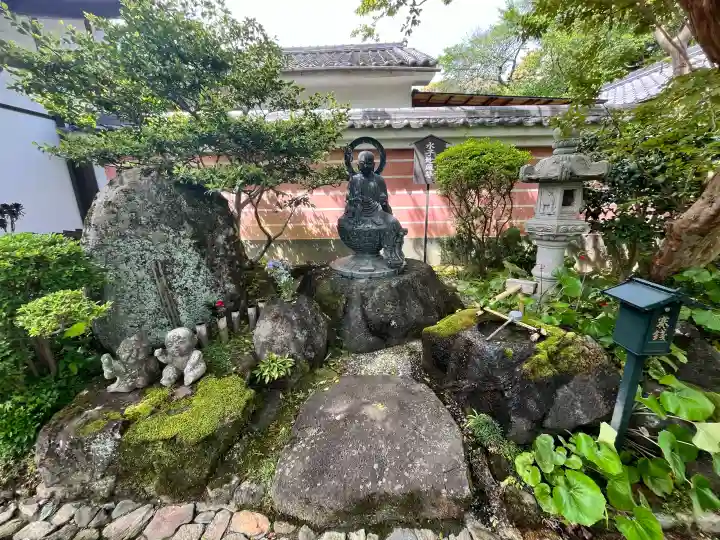 當麻寺奥院の{uncategorized: "未分類", other: "その他", undefined: "問題あり", building: "その他建物", grave: "お墓", sacred_gate: "鳥居", guardian: "狛犬", statue: "像", buddha: "仏像", history: "歴史", nature: "自然", garden: "庭園", animal: "動物", pagoda: "塔", temizu: "手水舎", mountain_gate: "山門・神門", sanctuary: "本殿・本堂", subordinate: "末社・摂社", art: "芸術", scenery: "景色", jizo: "地蔵", ema: "絵馬", goshuin: "御朱印", omikuji: "おみくじ", items: "授与品その他", amulet: "お守り", goshuincho: "御朱印帳", eats: "食事", festival: "お祭り", votive_dance: "神楽", shichigosan: "七五三参", wedding: "結婚式", experience: "体験その他", initially: "初詣", around: "周辺", anti_infection: "感染症対策"}