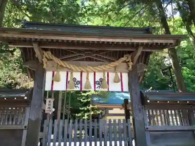 諏訪大社の山門・神門