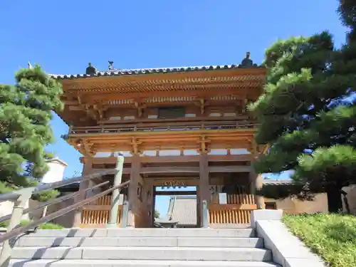 総持寺の山門