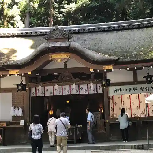 狭井坐大神荒魂神社(狭井神社)の本殿・本堂