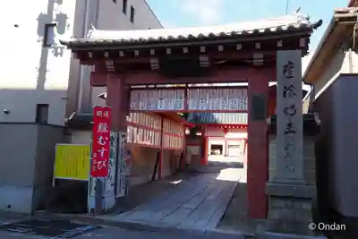 愛染堂勝鬘院の山門・神門