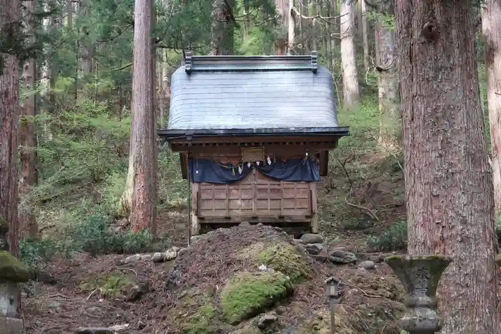 雄山神社中宮祈願殿(富山県)