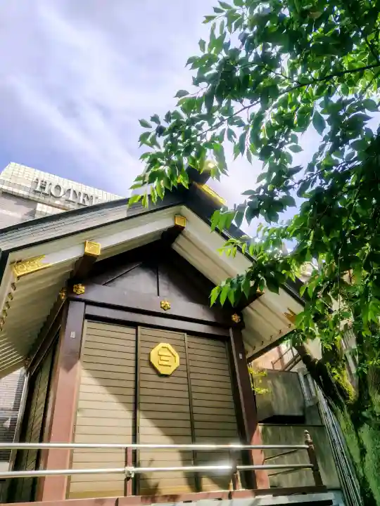 元三島神社の{uncategorized: "未分類", other: "その他", undefined: "問題あり", building: "その他建物", grave: "お墓", sacred_gate: "鳥居", guardian: "狛犬", statue: "像", buddha: "仏像", history: "歴史", nature: "自然", garden: "庭園", animal: "動物", pagoda: "塔", temizu: "手水舎", mountain_gate: "山門・神門", sanctuary: "本殿・本堂", subordinate: "末社・摂社", art: "芸術", scenery: "景色", jizo: "地蔵", ema: "絵馬", goshuin: "御朱印", omikuji: "おみくじ", items: "授与品その他", amulet: "お守り", goshuincho: "御朱印帳", eats: "食事", festival: "お祭り", votive_dance: "神楽", shichigosan: "七五三参", wedding: "結婚式", experience: "体験その他", initially: "初詣", around: "周辺", anti_infection: "感染症対策"}