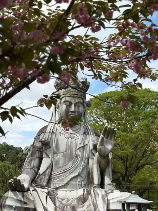 南法華寺(壷阪寺)の{uncategorized: "未分類", other: "その他", undefined: "問題あり", building: "その他建物", grave: "お墓", sacred_gate: "鳥居", guardian: "狛犬", statue: "像", buddha: "仏像", history: "歴史", nature: "自然", garden: "庭園", animal: "動物", pagoda: "塔", temizu: "手水舎", mountain_gate: "山門・神門", sanctuary: "本殿・本堂", subordinate: "末社・摂社", art: "芸術", scenery: "景色", jizo: "地蔵", ema: "絵馬", goshuin: "御朱印", omikuji: "おみくじ", items: "授与品その他", amulet: "お守り", goshuincho: "御朱印帳", eats: "食事", festival: "お祭り", votive_dance: "神楽", shichigosan: "七五三参", wedding: "結婚式", experience: "体験その他", initially: "初詣", around: "周辺", anti_infection: "感染症対策"}