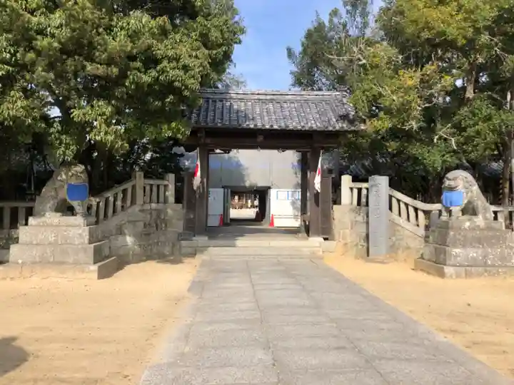 白鳥神社の山門・神門