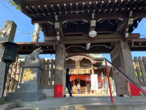 鷲尾愛宕神社の山門