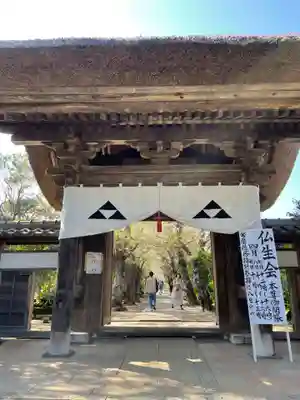 極楽寺（霊鷲山感應院極楽律寺）の山門・神門