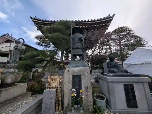 阿弥陀寺の{uncategorized: "未分類", other: "その他", undefined: "問題あり", building: "その他建物", grave: "お墓", sacred_gate: "鳥居", guardian: "狛犬", statue: "像", buddha: "仏像", history: "歴史", nature: "自然", garden: "庭園", animal: "動物", pagoda: "塔", temizu: "手水舎", mountain_gate: "山門・神門", sanctuary: "本殿・本堂", subordinate: "末社・摂社", art: "芸術", scenery: "景色", jizo: "地蔵", ema: "絵馬", goshuin: "御朱印", omikuji: "おみくじ", items: "授与品その他", amulet: "お守り", goshuincho: "御朱印帳", eats: "食事", festival: "お祭り", votive_dance: "神楽", shichigosan: "七五三参", wedding: "結婚式", experience: "体験その他", initially: "初詣", around: "周辺", anti_infection: "感染症対策"}