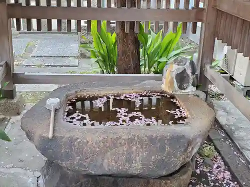 西出鎮守稲荷神社の手水舎