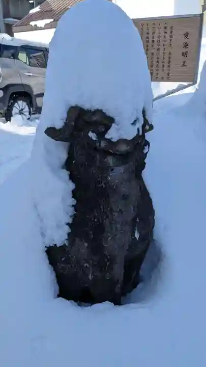 成田山札幌別院新栄寺の狛犬