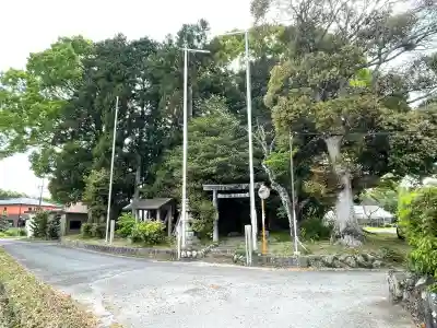 八柱神社 (上村)の{uncategorized: "未分類", other: "その他", undefined: "問題あり", building: "その他建物", grave: "お墓", sacred_gate: "鳥居", guardian: "狛犬", statue: "像", buddha: "仏像", history: "歴史", nature: "自然", garden: "庭園", animal: "動物", pagoda: "塔", temizu: "手水舎", mountain_gate: "山門・神門", sanctuary: "本殿・本堂", subordinate: "末社・摂社", art: "芸術", scenery: "景色", jizo: "地蔵", ema: "絵馬", goshuin: "御朱印", omikuji: "おみくじ", items: "授与品その他", amulet: "お守り", goshuincho: "御朱印帳", eats: "食事", festival: "お祭り", votive_dance: "神楽", shichigosan: "七五三参", wedding: "結婚式", experience: "体験その他", initially: "初詣", around: "周辺", anti_infection: "感染症対策"}