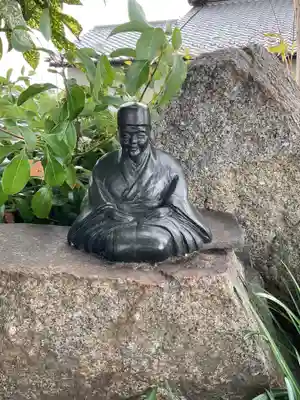 二タ子薬師跡の像