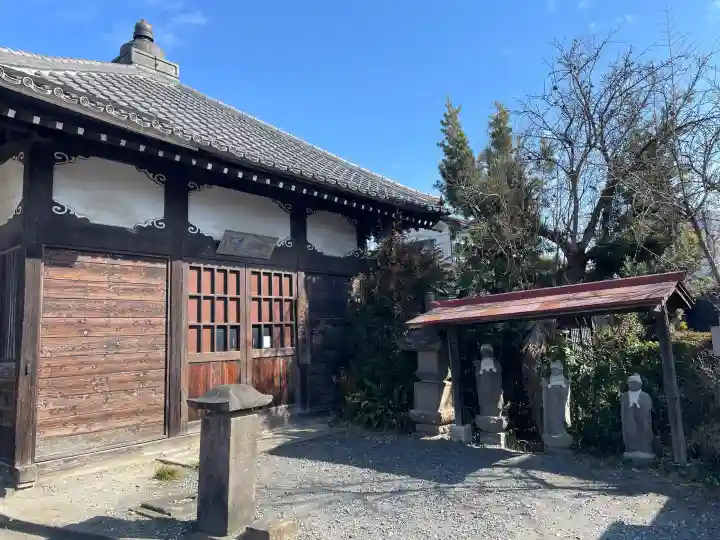済興寺の{uncategorized: "未分類", other: "その他", undefined: "問題あり", building: "その他建物", grave: "お墓", sacred_gate: "鳥居", guardian: "狛犬", statue: "像", buddha: "仏像", history: "歴史", nature: "自然", garden: "庭園", animal: "動物", pagoda: "塔", temizu: "手水舎", mountain_gate: "山門・神門", sanctuary: "本殿・本堂", subordinate: "末社・摂社", art: "芸術", scenery: "景色", jizo: "地蔵", ema: "絵馬", goshuin: "御朱印", omikuji: "おみくじ", items: "授与品その他", amulet: "お守り", goshuincho: "御朱印帳", eats: "食事", festival: "お祭り", votive_dance: "神楽", shichigosan: "七五三参", wedding: "結婚式", experience: "体験その他", initially: "初詣", around: "周辺", anti_infection: "感染症対策"}