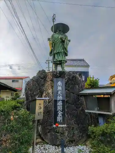 吉祥寺の像