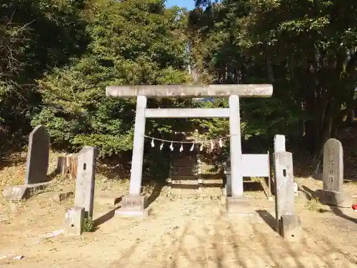 淡洲神社（山田）の{uncategorized: "未分類", other: "その他", undefined: "問題あり", building: "その他建物", grave: "お墓", sacred_gate: "鳥居", guardian: "狛犬", statue: "像", buddha: "仏像", history: "歴史", nature: "自然", garden: "庭園", animal: "動物", pagoda: "塔", temizu: "手水舎", mountain_gate: "山門・神門", sanctuary: "本殿・本堂", subordinate: "末社・摂社", art: "芸術", scenery: "景色", jizo: "地蔵", ema: "絵馬", goshuin: "御朱印", omikuji: "おみくじ", items: "授与品その他", amulet: "お守り", goshuincho: "御朱印帳", eats: "食事", festival: "お祭り", votive_dance: "神楽", shichigosan: "七五三参", wedding: "結婚式", experience: "体験その他", initially: "初詣", around: "周辺", anti_infection: "感染症対策"}