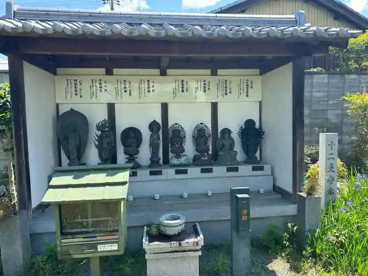 橋寺 放生院の{uncategorized: "未分類", other: "その他", undefined: "問題あり", building: "その他建物", grave: "お墓", sacred_gate: "鳥居", guardian: "狛犬", statue: "像", buddha: "仏像", history: "歴史", nature: "自然", garden: "庭園", animal: "動物", pagoda: "塔", temizu: "手水舎", mountain_gate: "山門・神門", sanctuary: "本殿・本堂", subordinate: "末社・摂社", art: "芸術", scenery: "景色", jizo: "地蔵", ema: "絵馬", goshuin: "御朱印", omikuji: "おみくじ", items: "授与品その他", amulet: "お守り", goshuincho: "御朱印帳", eats: "食事", festival: "お祭り", votive_dance: "神楽", shichigosan: "七五三参", wedding: "結婚式", experience: "体験その他", initially: "初詣", around: "周辺", anti_infection: "感染症対策"}
