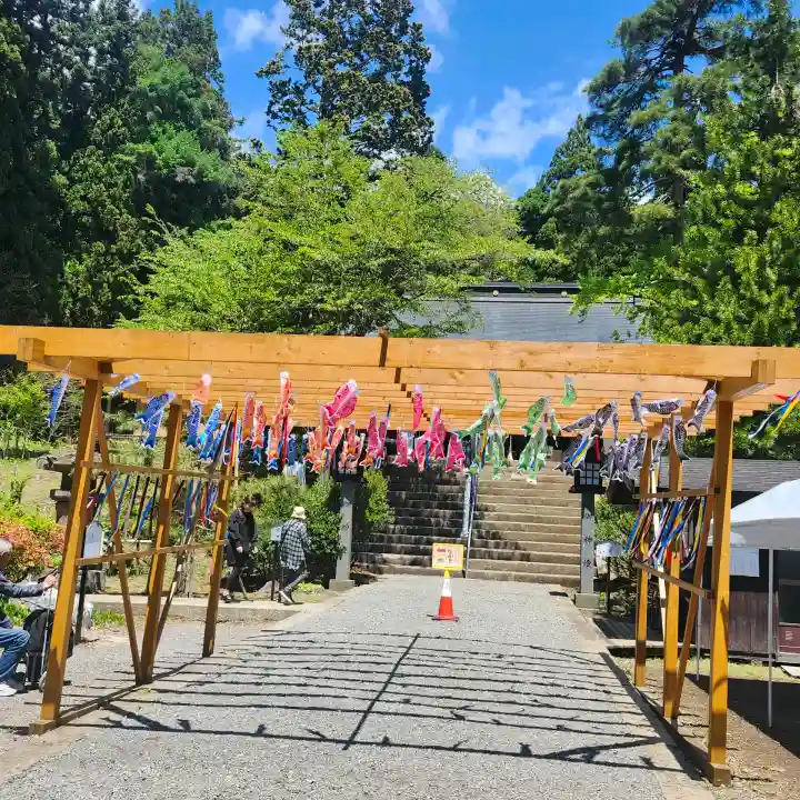土津神社|こどもと出世の神さまの{uncategorized: "未分類", other: "その他", undefined: "問題あり", building: "その他建物", grave: "お墓", sacred_gate: "鳥居", guardian: "狛犬", statue: "像", buddha: "仏像", history: "歴史", nature: "自然", garden: "庭園", animal: "動物", pagoda: "塔", temizu: "手水舎", mountain_gate: "山門・神門", sanctuary: "本殿・本堂", subordinate: "末社・摂社", art: "芸術", scenery: "景色", jizo: "地蔵", ema: "絵馬", goshuin: "御朱印", omikuji: "おみくじ", items: "授与品その他", amulet: "お守り", goshuincho: "御朱印帳", eats: "食事", festival: "お祭り", votive_dance: "神楽", shichigosan: "七五三参", wedding: "結婚式", experience: "体験その他", initially: "初詣", around: "周辺", anti_infection: "感染症対策"}