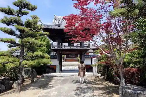 隣松寺の山門・神門