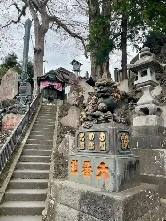 成田山新勝寺の{uncategorized: "未分類", other: "その他", undefined: "問題あり", building: "その他建物", grave: "お墓", sacred_gate: "鳥居", guardian: "狛犬", statue: "像", buddha: "仏像", history: "歴史", nature: "自然", garden: "庭園", animal: "動物", pagoda: "塔", temizu: "手水舎", mountain_gate: "山門・神門", sanctuary: "本殿・本堂", subordinate: "末社・摂社", art: "芸術", scenery: "景色", jizo: "地蔵", ema: "絵馬", goshuin: "御朱印", omikuji: "おみくじ", items: "授与品その他", amulet: "お守り", goshuincho: "御朱印帳", eats: "食事", festival: "お祭り", votive_dance: "神楽", shichigosan: "七五三参", wedding: "結婚式", experience: "体験その他", initially: "初詣", around: "周辺", anti_infection: "感染症対策"}
