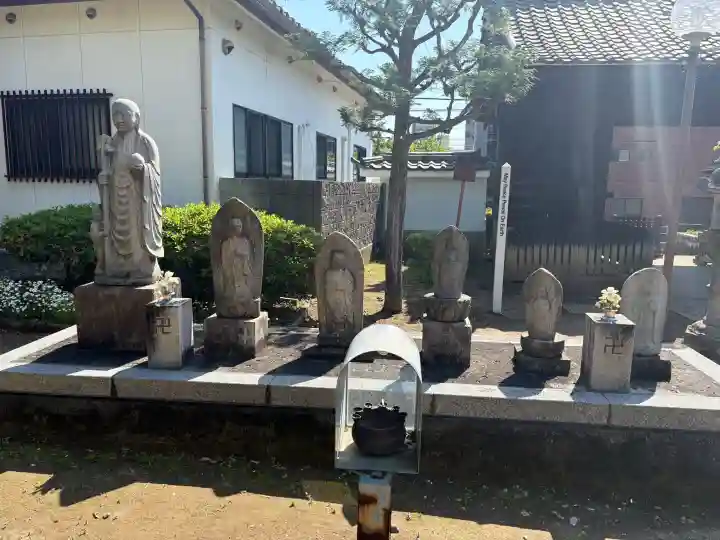 長久寺の{uncategorized: "未分類", other: "その他", undefined: "問題あり", building: "その他建物", grave: "お墓", sacred_gate: "鳥居", guardian: "狛犬", statue: "像", buddha: "仏像", history: "歴史", nature: "自然", garden: "庭園", animal: "動物", pagoda: "塔", temizu: "手水舎", mountain_gate: "山門・神門", sanctuary: "本殿・本堂", subordinate: "末社・摂社", art: "芸術", scenery: "景色", jizo: "地蔵", ema: "絵馬", goshuin: "御朱印", omikuji: "おみくじ", items: "授与品その他", amulet: "お守り", goshuincho: "御朱印帳", eats: "食事", festival: "お祭り", votive_dance: "神楽", shichigosan: "七五三参", wedding: "結婚式", experience: "体験その他", initially: "初詣", around: "周辺", anti_infection: "感染症対策"}