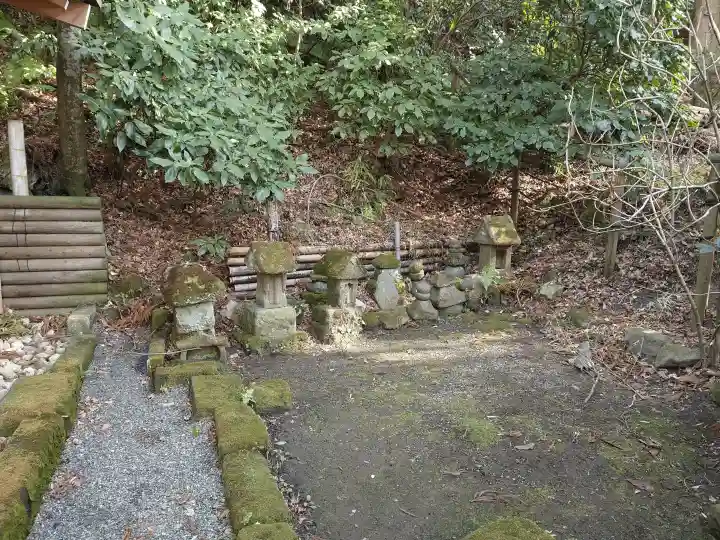 蛇苦止明神(蛇苦止堂)の{uncategorized: "未分類", other: "その他", undefined: "問題あり", building: "その他建物", grave: "お墓", sacred_gate: "鳥居", guardian: "狛犬", statue: "像", buddha: "仏像", history: "歴史", nature: "自然", garden: "庭園", animal: "動物", pagoda: "塔", temizu: "手水舎", mountain_gate: "山門・神門", sanctuary: "本殿・本堂", subordinate: "末社・摂社", art: "芸術", scenery: "景色", jizo: "地蔵", ema: "絵馬", goshuin: "御朱印", omikuji: "おみくじ", items: "授与品その他", amulet: "お守り", goshuincho: "御朱印帳", eats: "食事", festival: "お祭り", votive_dance: "神楽", shichigosan: "七五三参", wedding: "結婚式", experience: "体験その他", initially: "初詣", around: "周辺", anti_infection: "感染症対策"}