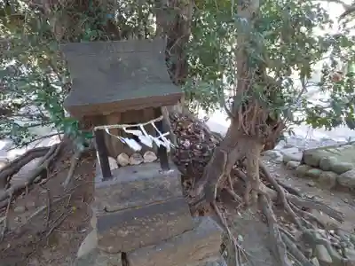 上中居諏訪神社の末社・摂社