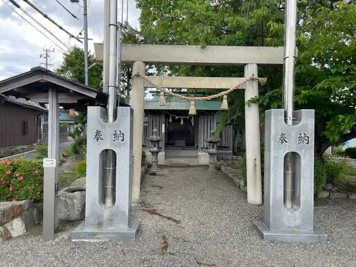 野村神社の{uncategorized: "未分類", other: "その他", undefined: "問題あり", building: "その他建物", grave: "お墓", sacred_gate: "鳥居", guardian: "狛犬", statue: "像", buddha: "仏像", history: "歴史", nature: "自然", garden: "庭園", animal: "動物", pagoda: "塔", temizu: "手水舎", mountain_gate: "山門・神門", sanctuary: "本殿・本堂", subordinate: "末社・摂社", art: "芸術", scenery: "景色", jizo: "地蔵", ema: "絵馬", goshuin: "御朱印", omikuji: "おみくじ", items: "授与品その他", amulet: "お守り", goshuincho: "御朱印帳", eats: "食事", festival: "お祭り", votive_dance: "神楽", shichigosan: "七五三参", wedding: "結婚式", experience: "体験その他", initially: "初詣", around: "周辺", anti_infection: "感染症対策"}