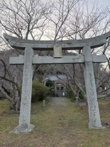 綿積神社の{uncategorized: "未分類", other: "その他", undefined: "問題あり", building: "その他建物", grave: "お墓", sacred_gate: "鳥居", guardian: "狛犬", statue: "像", buddha: "仏像", history: "歴史", nature: "自然", garden: "庭園", animal: "動物", pagoda: "塔", temizu: "手水舎", mountain_gate: "山門・神門", sanctuary: "本殿・本堂", subordinate: "末社・摂社", art: "芸術", scenery: "景色", jizo: "地蔵", ema: "絵馬", goshuin: "御朱印", omikuji: "おみくじ", items: "授与品その他", amulet: "お守り", goshuincho: "御朱印帳", eats: "食事", festival: "お祭り", votive_dance: "神楽", shichigosan: "七五三参", wedding: "結婚式", experience: "体験その他", initially: "初詣", around: "周辺", anti_infection: "感染症対策"}