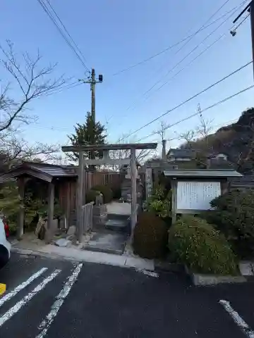 八上姫神社の{uncategorized: "未分類", other: "その他", undefined: "問題あり", building: "その他建物", grave: "お墓", sacred_gate: "鳥居", guardian: "狛犬", statue: "像", buddha: "仏像", history: "歴史", nature: "自然", garden: "庭園", animal: "動物", pagoda: "塔", temizu: "手水舎", mountain_gate: "山門・神門", sanctuary: "本殿・本堂", subordinate: "末社・摂社", art: "芸術", scenery: "景色", jizo: "地蔵", ema: "絵馬", goshuin: "御朱印", omikuji: "おみくじ", items: "授与品その他", amulet: "お守り", goshuincho: "御朱印帳", eats: "食事", festival: "お祭り", votive_dance: "神楽", shichigosan: "七五三参", wedding: "結婚式", experience: "体験その他", initially: "初詣", around: "周辺", anti_infection: "感染症対策"}