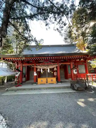 生島足島神社の本殿