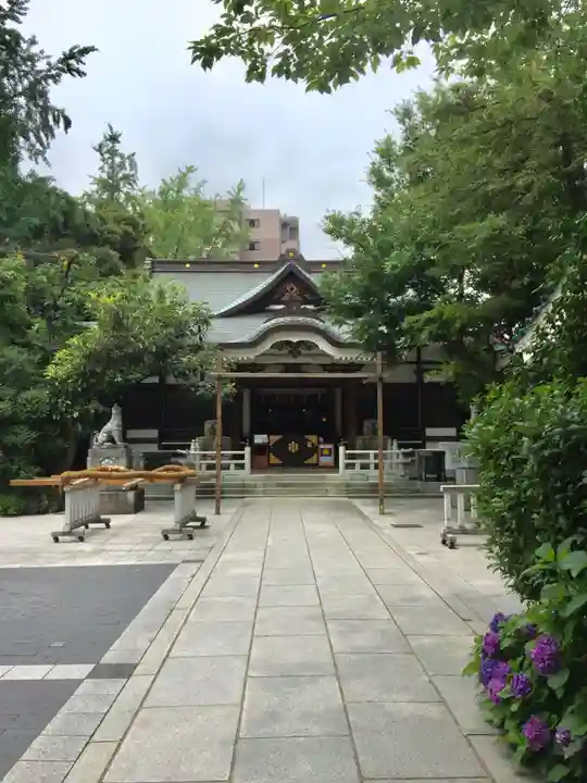 鳥越神社の本殿・本堂