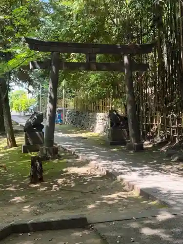 渋谷氷川神社の{uncategorized: "未分類", other: "その他", undefined: "問題あり", building: "その他建物", grave: "お墓", sacred_gate: "鳥居", guardian: "狛犬", statue: "像", buddha: "仏像", history: "歴史", nature: "自然", garden: "庭園", animal: "動物", pagoda: "塔", temizu: "手水舎", mountain_gate: "山門・神門", sanctuary: "本殿・本堂", subordinate: "末社・摂社", art: "芸術", scenery: "景色", jizo: "地蔵", ema: "絵馬", goshuin: "御朱印", omikuji: "おみくじ", items: "授与品その他", amulet: "お守り", goshuincho: "御朱印帳", eats: "食事", festival: "お祭り", votive_dance: "神楽", shichigosan: "七五三参", wedding: "結婚式", experience: "体験その他", initially: "初詣", around: "周辺", anti_infection: "感染症対策"}