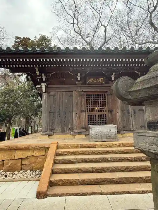 深大寺の{uncategorized: "未分類", other: "その他", undefined: "問題あり", building: "その他建物", grave: "お墓", sacred_gate: "鳥居", guardian: "狛犬", statue: "像", buddha: "仏像", history: "歴史", nature: "自然", garden: "庭園", animal: "動物", pagoda: "塔", temizu: "手水舎", mountain_gate: "山門・神門", sanctuary: "本殿・本堂", subordinate: "末社・摂社", art: "芸術", scenery: "景色", jizo: "地蔵", ema: "絵馬", goshuin: "御朱印", omikuji: "おみくじ", items: "授与品その他", amulet: "お守り", goshuincho: "御朱印帳", eats: "食事", festival: "お祭り", votive_dance: "神楽", shichigosan: "七五三参", wedding: "結婚式", experience: "体験その他", initially: "初詣", around: "周辺", anti_infection: "感染症対策"}