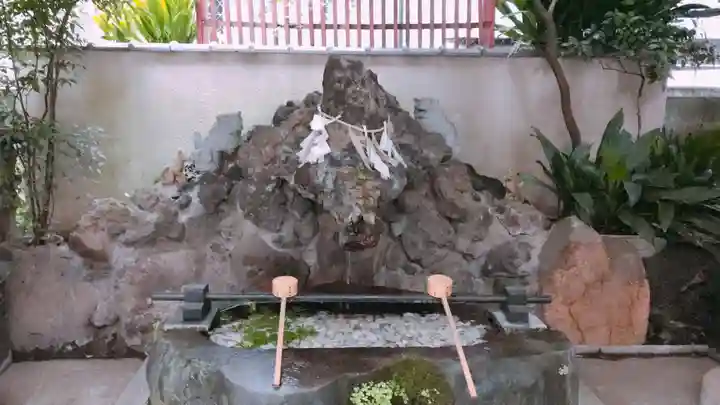 三崎稲荷神社の手水舎