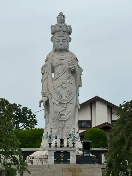 三寳寺の{uncategorized: "未分類", other: "その他", undefined: "問題あり", building: "その他建物", grave: "お墓", sacred_gate: "鳥居", guardian: "狛犬", statue: "像", buddha: "仏像", history: "歴史", nature: "自然", garden: "庭園", animal: "動物", pagoda: "塔", temizu: "手水舎", mountain_gate: "山門・神門", sanctuary: "本殿・本堂", subordinate: "末社・摂社", art: "芸術", scenery: "景色", jizo: "地蔵", ema: "絵馬", goshuin: "御朱印", omikuji: "おみくじ", items: "授与品その他", amulet: "お守り", goshuincho: "御朱印帳", eats: "食事", festival: "お祭り", votive_dance: "神楽", shichigosan: "七五三参", wedding: "結婚式", experience: "体験その他", initially: "初詣", around: "周辺", anti_infection: "感染症対策"}