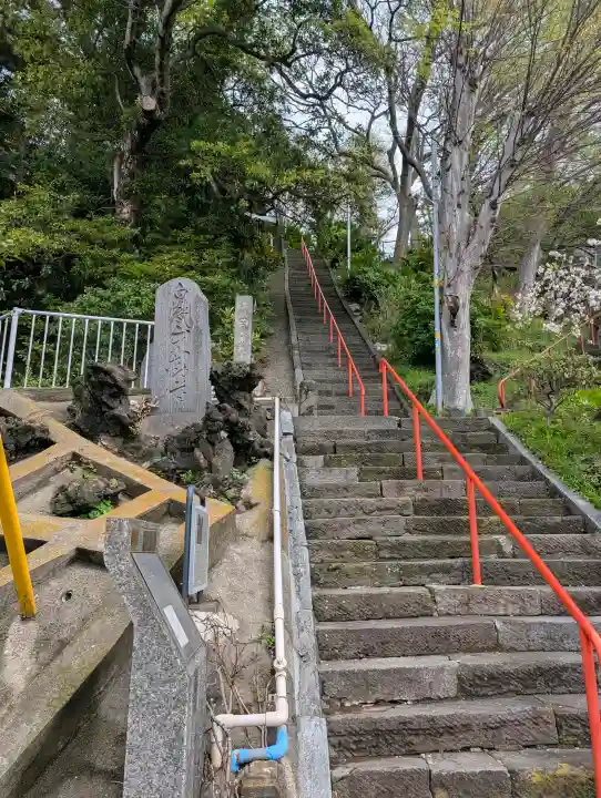 白滝不動尊の{uncategorized: "未分類", other: "その他", undefined: "問題あり", building: "その他建物", grave: "お墓", sacred_gate: "鳥居", guardian: "狛犬", statue: "像", buddha: "仏像", history: "歴史", nature: "自然", garden: "庭園", animal: "動物", pagoda: "塔", temizu: "手水舎", mountain_gate: "山門・神門", sanctuary: "本殿・本堂", subordinate: "末社・摂社", art: "芸術", scenery: "景色", jizo: "地蔵", ema: "絵馬", goshuin: "御朱印", omikuji: "おみくじ", items: "授与品その他", amulet: "お守り", goshuincho: "御朱印帳", eats: "食事", festival: "お祭り", votive_dance: "神楽", shichigosan: "七五三参", wedding: "結婚式", experience: "体験その他", initially: "初詣", around: "周辺", anti_infection: "感染症対策"}
