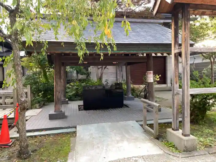 善知鳥神社の手水舎