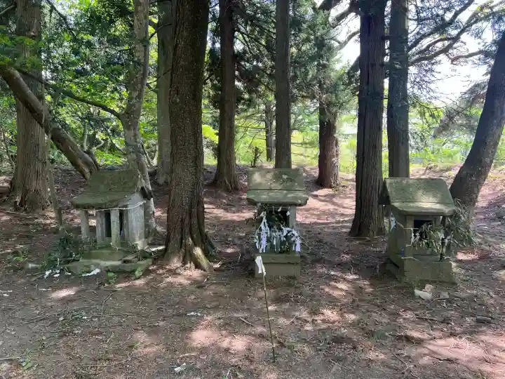 雲水峯神社の{uncategorized: "未分類", other: "その他", undefined: "問題あり", building: "その他建物", grave: "お墓", sacred_gate: "鳥居", guardian: "狛犬", statue: "像", buddha: "仏像", history: "歴史", nature: "自然", garden: "庭園", animal: "動物", pagoda: "塔", temizu: "手水舎", mountain_gate: "山門・神門", sanctuary: "本殿・本堂", subordinate: "末社・摂社", art: "芸術", scenery: "景色", jizo: "地蔵", ema: "絵馬", goshuin: "御朱印", omikuji: "おみくじ", items: "授与品その他", amulet: "お守り", goshuincho: "御朱印帳", eats: "食事", festival: "お祭り", votive_dance: "神楽", shichigosan: "七五三参", wedding: "結婚式", experience: "体験その他", initially: "初詣", around: "周辺", anti_infection: "感染症対策"}