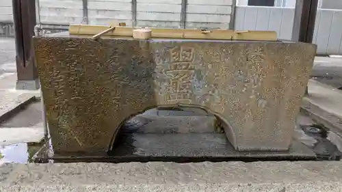 手筒花火発祥の地 吉田神社の手水舎